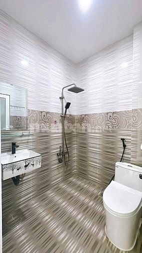 Cô Tư nhờ bán gấp nhà 56m², Nguyễn Thái Bình, Q1. Xây 5 tầng, sổ sẵn 