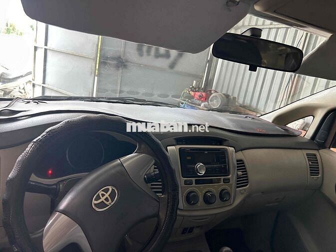 Toyota Innova 2015 E - 180000 km