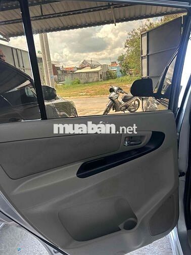Toyota Innova 2015 E - 180000 km