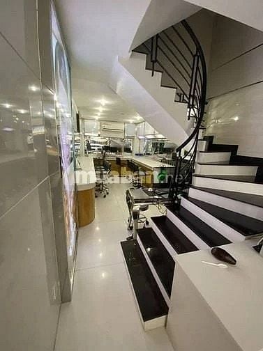 Cho thuê nhà 2 mặt tiền 49 Huỳnh Văn Bánh, Phú Nhuận , vị trí đẹp