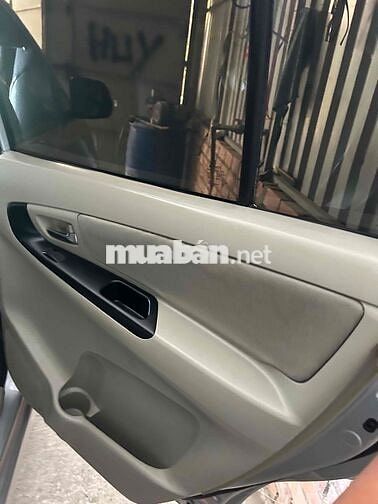 Toyota Innova 2015 E - 180000 km