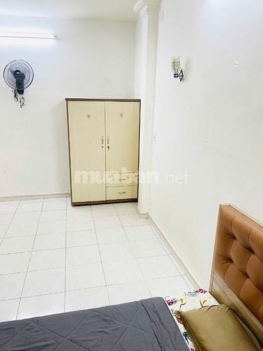 CHDV 30m2 cửa sổ lớn đường Sầm Sơn P4 Tân Bình chỉ 4 triệu 300k.