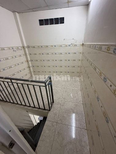cô chú mới sửa lại căn nhà ở Tân Bình cần bán DT 15m2/ 1ty8,