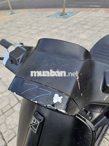 Vespa Sprint Notte đời 2020 màu đen nhám.