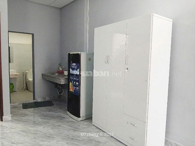 Cho thuê phòng 38m2 - ban công, đủ nội thất KDC Vạn Phúc City, Thủ Đức