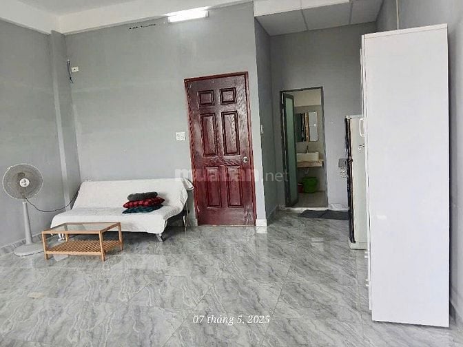 Cho thuê phòng 38m2 - ban công, đủ nội thất KDC Vạn Phúc City, Thủ Đức