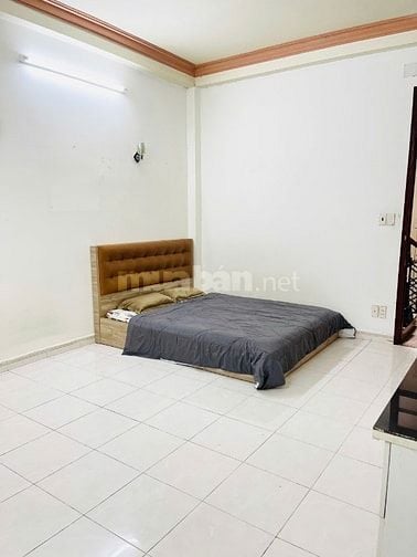 CHDV 30m2 cửa sổ lớn đường Sầm Sơn P4 Tân Bình chỉ 4 triệu 300k.