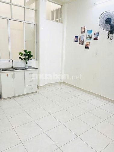 CHDV 30m2 cửa sổ lớn đường Sầm Sơn P4 Tân Bình chỉ 4 triệu 300k.