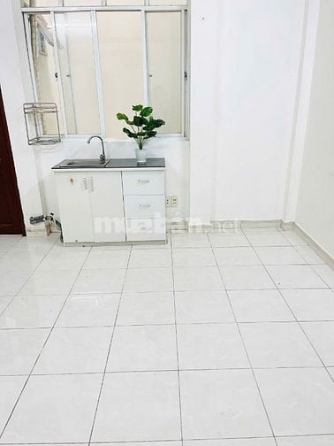 CHDV 30m2 cửa sổ lớn đường Sầm Sơn P4 Tân Bình chỉ 4 triệu 300k.
