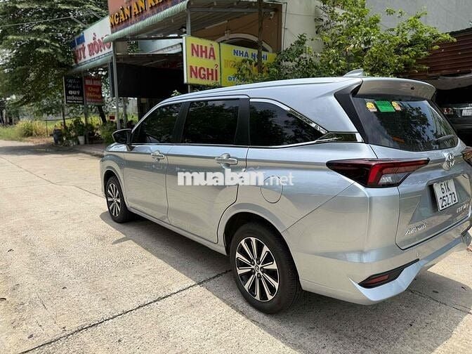 Toyota Avanza Premio 2023 CVT - 72877 km