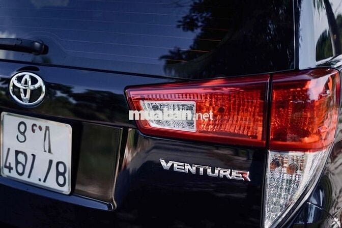 Toyota Innova 2018 2.0 Venturer - 83000 km