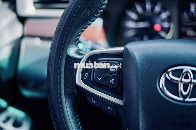 Toyota Innova 2018 2.0 Venturer - 83000 km
