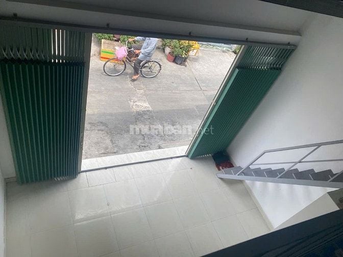 Cho thuê căn nhà 1 trệt và 1 gác lửng ở độc lập giá 5tr 