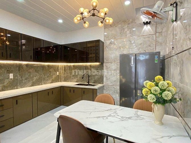 Định cư nước ngoài bán nhà đường Lê Văn Sỹ, P13,Q.3. 42,5m2 /2.450 tỷ