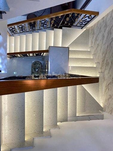 Định cư nước ngoài bán nhà đường Lê Văn Sỹ, P13,Q.3. 42,5m2 /2.450 tỷ