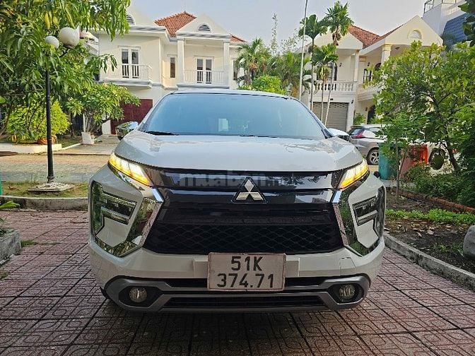Xe gia đình tiện nghi đẹp lung linh.