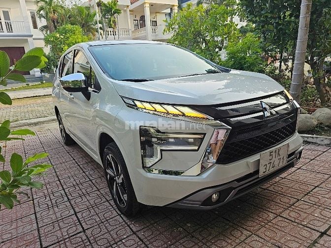 Xe gia đình tiện nghi đẹp lung linh.