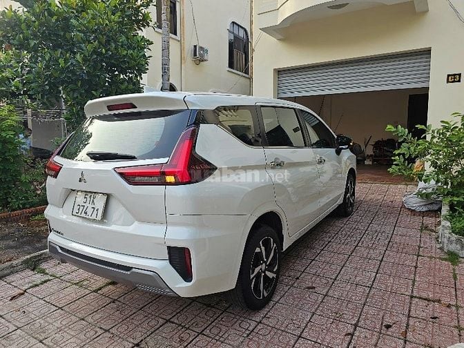 Xe gia đình tiện nghi đẹp lung linh.