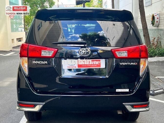Toyota Innova Venturer AT 2018-Tặng trước bạ