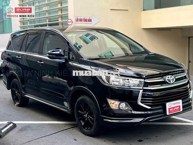 Toyota Innova Venturer AT 2018-Tặng trước bạ