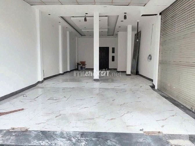 Mặt Tiền Lê Quang Định 4.5x10m Có Vỉa Hè Gần Chợ Bà Chiểu Được Ngủ Lại