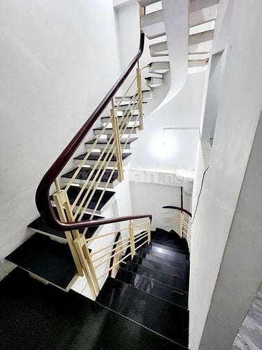 SƯ VẠN HẠNH QUẬN 10 HẺM NHỰA 6M NGAY VẠN HẠNH MALL DT ĐỦ 63M2(4,5*14)