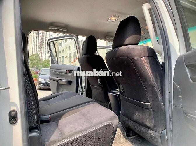 Toyota Hilux 2.4E 4x2 sx 2021 màu trắng siêu đẹp