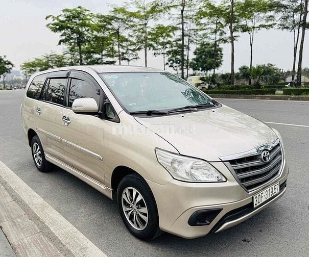 Toyota Innova 2015 E form mới,Nâu Vàng.