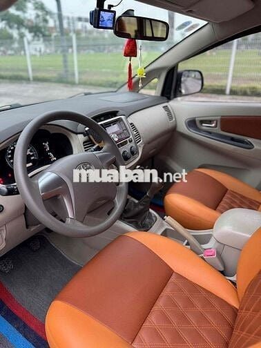 Toyota Innova 2015 E form mới,Nâu Vàng.
