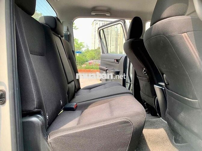 Toyota Hilux 2.4E 4x2 sx 2021 màu trắng siêu đẹp