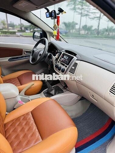 Toyota Innova 2015 E form mới,Nâu Vàng.