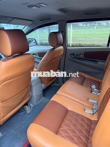 Toyota Innova 2015 E form mới,Nâu Vàng.