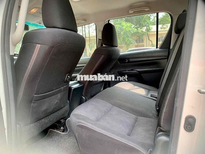 Toyota Hilux 2.4E 4x2 sx 2021 màu trắng siêu đẹp