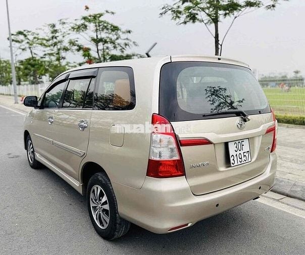 Toyota Innova 2015 E form mới,Nâu Vàng.