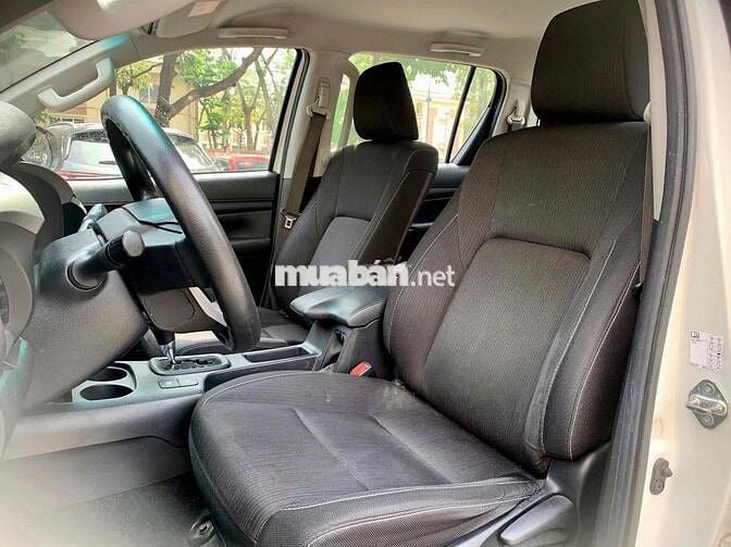 Toyota Hilux 2.4E 4x2 sx 2021 màu trắng siêu đẹp