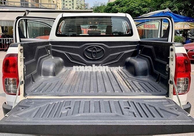 Toyota Hilux 2.4E 4x2 sx 2021 màu trắng siêu đẹp