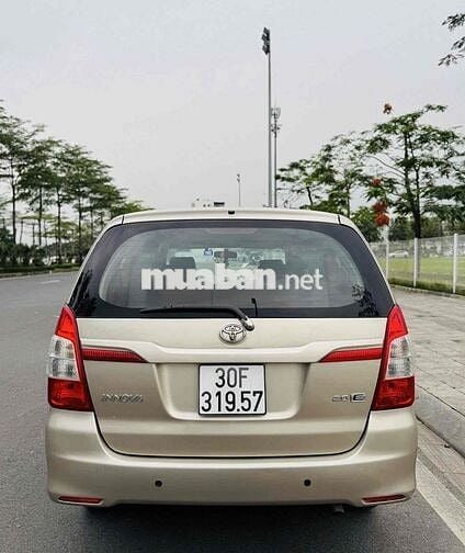 Toyota Innova 2015 E form mới,Nâu Vàng.