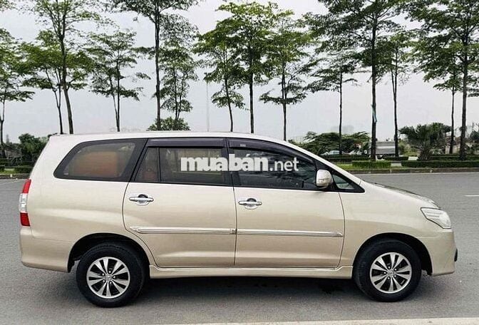 Toyota Innova 2015 E form mới,Nâu Vàng.