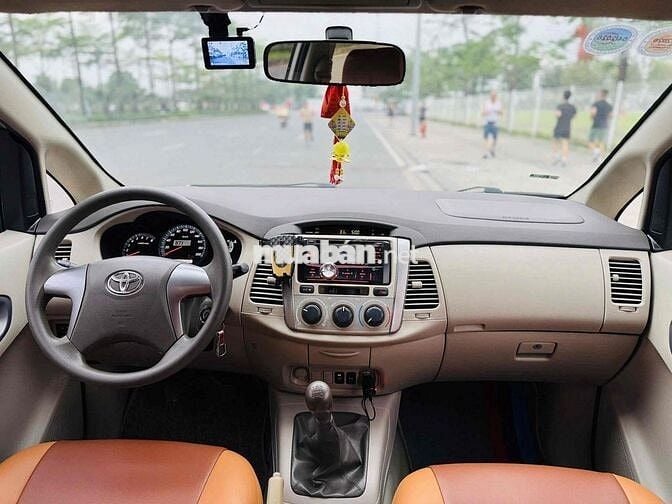 Toyota Innova 2015 E form mới,Nâu Vàng.