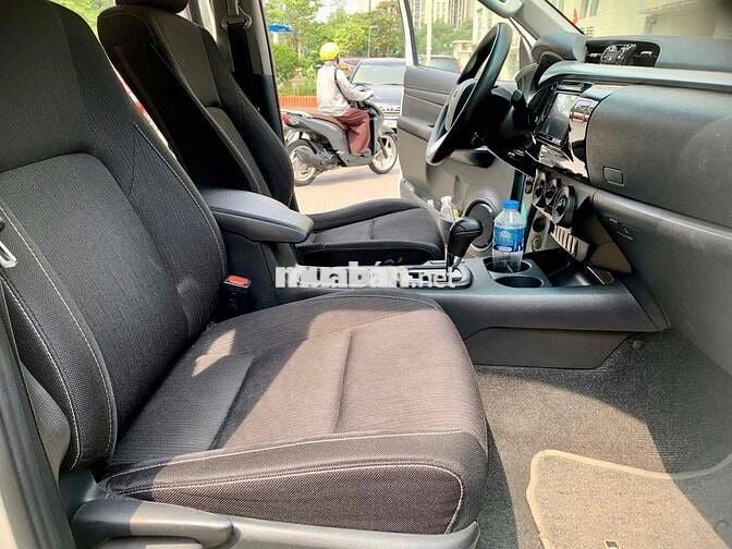 Toyota Hilux 2.4E 4x2 sx 2021 màu trắng siêu đẹp