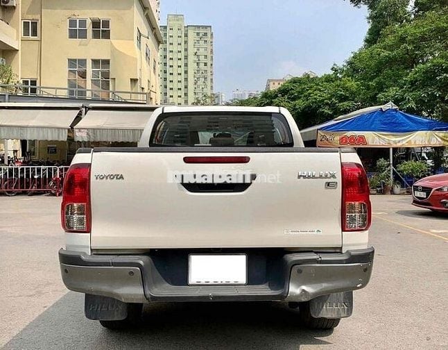 Toyota Hilux 2.4E 4x2 sx 2021 màu trắng siêu đẹp