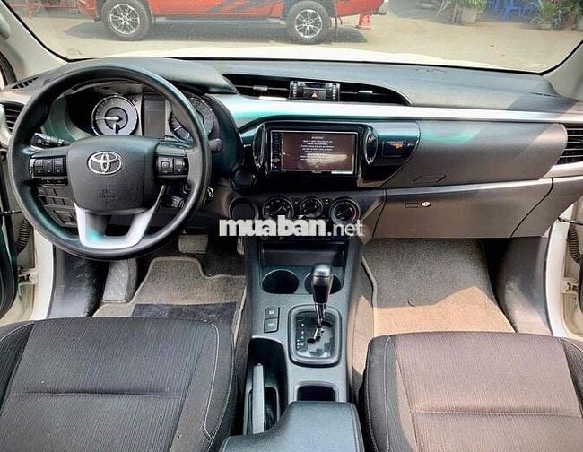 Toyota Hilux 2.4E 4x2 sx 2021 màu trắng siêu đẹp