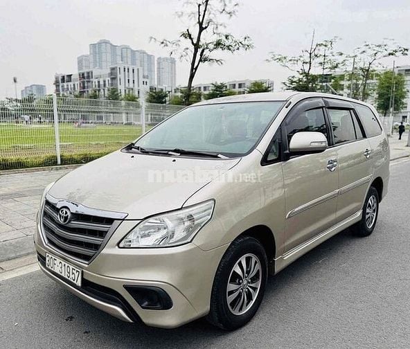 Toyota Innova 2015 E form mới,Nâu Vàng.