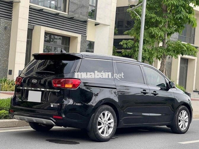 Kia Sedona 2.2D Premium 2019 màu đen siêu đẹp