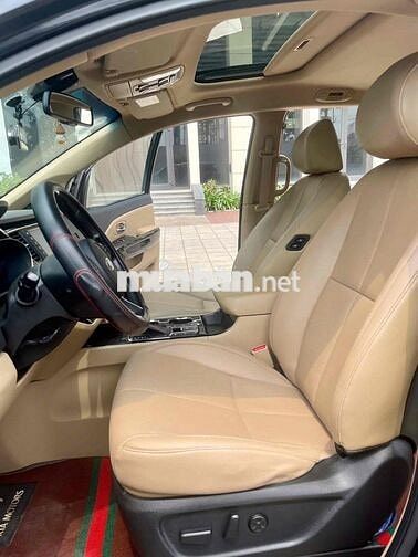 Kia Sedona 2.2D Premium 2019 màu đen siêu đẹp