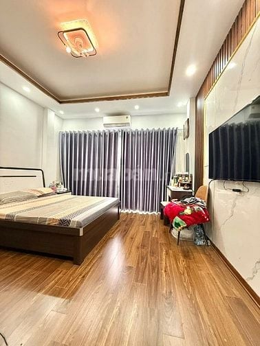 Bán nhà mặt ngõ 84 Lĩnh Nam, ngõ ô tô tránh, kinh doanh, 70m2, 6 tầng
