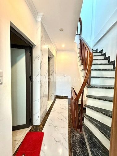 Bán nhà mặt ngõ 84 Lĩnh Nam, ngõ ô tô tránh, kinh doanh, 70m2, 6 tầng