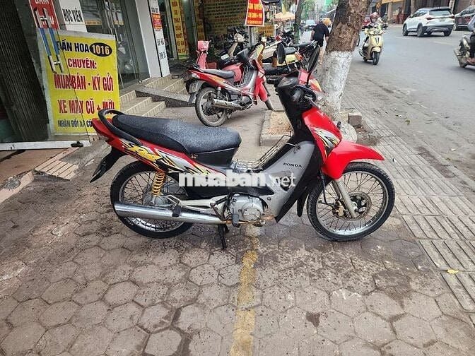 Cần bán xe như hình máy móc ok ,giấy tờ đầy đủ