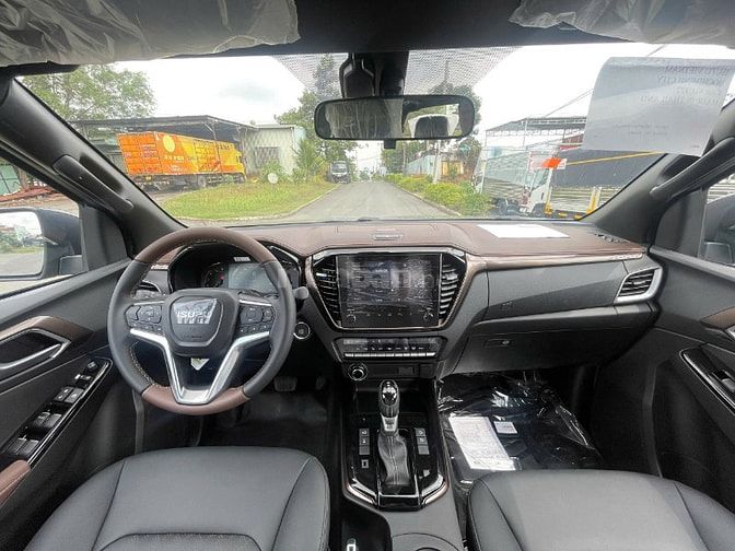 D-MAX 2 cầu số tự động type z 2025