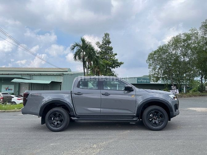 D-MAX 2 cầu số tự động type z 2025